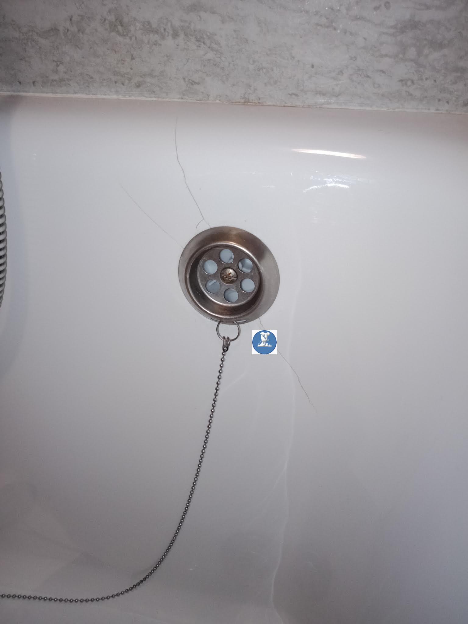 Как самостоятельно отремонтировать трещину в акриловой ванне?